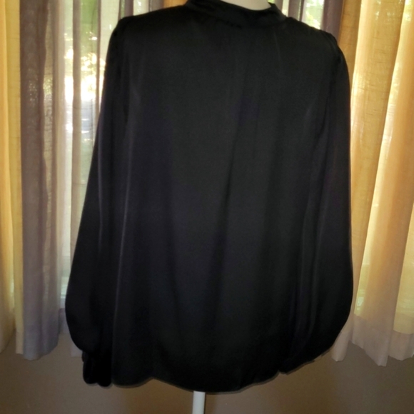 🖤VINCE CAMUTO SILKY LONG SLEEVE BLACK BLOUSE, SIZE LARGE - Picture 8 of 10